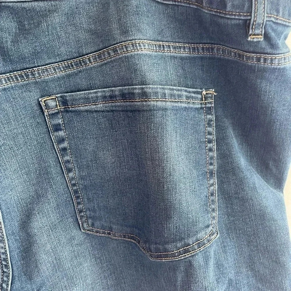 Lane Bryant  Girlfriend Mid‎ Rise Jean Shorts  Women's Plus Size 28 GUC! 0105 - Picture 7 of 9